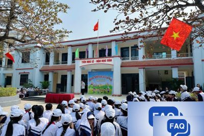 Giao lưu văn nghệ với các em học sinh khuyết tật